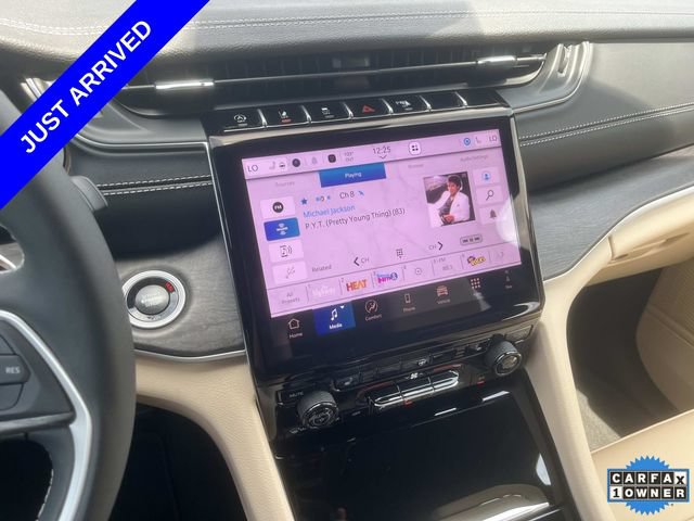Certified 2025 Jeep Grand Cherokee Limited w/ Trailer Tow Package AWD/4WD image 32
