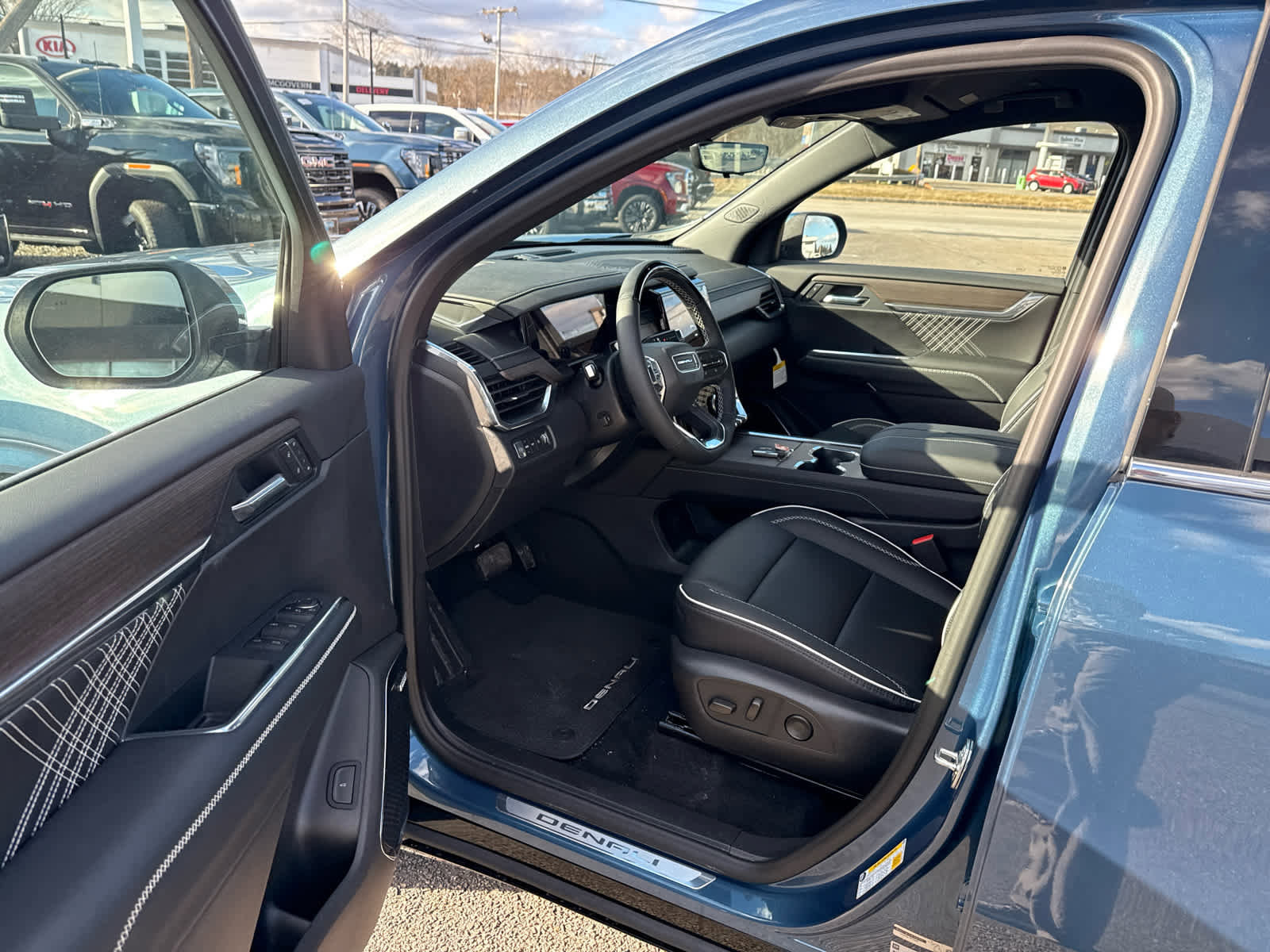 New 2026 GMC Acadia Denali w/ Super Cruise Package image 17