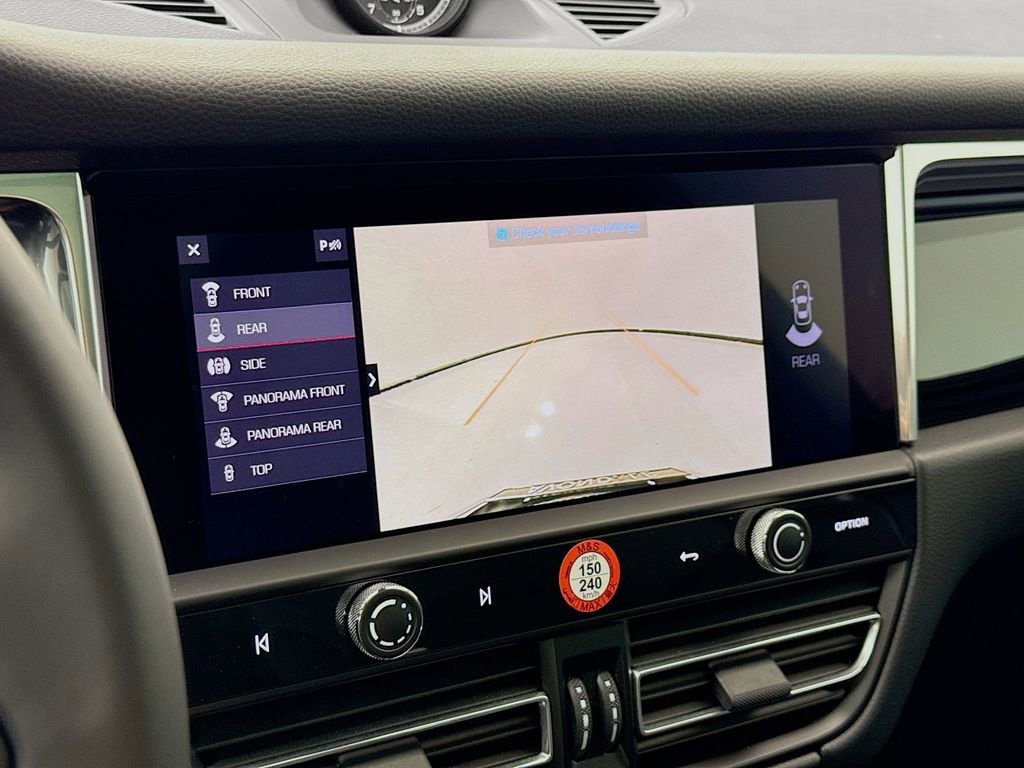 Certified 2025 Porsche Macan AWD/4WD image 20