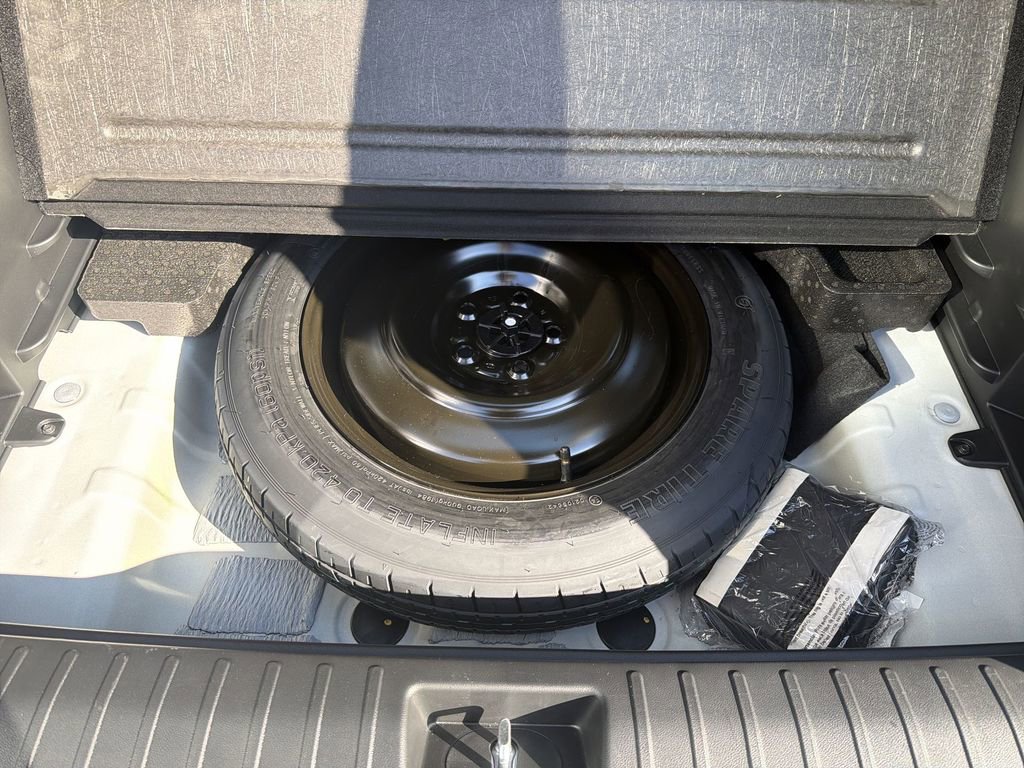 Used 2025 Hyundai Tucson SE image 30