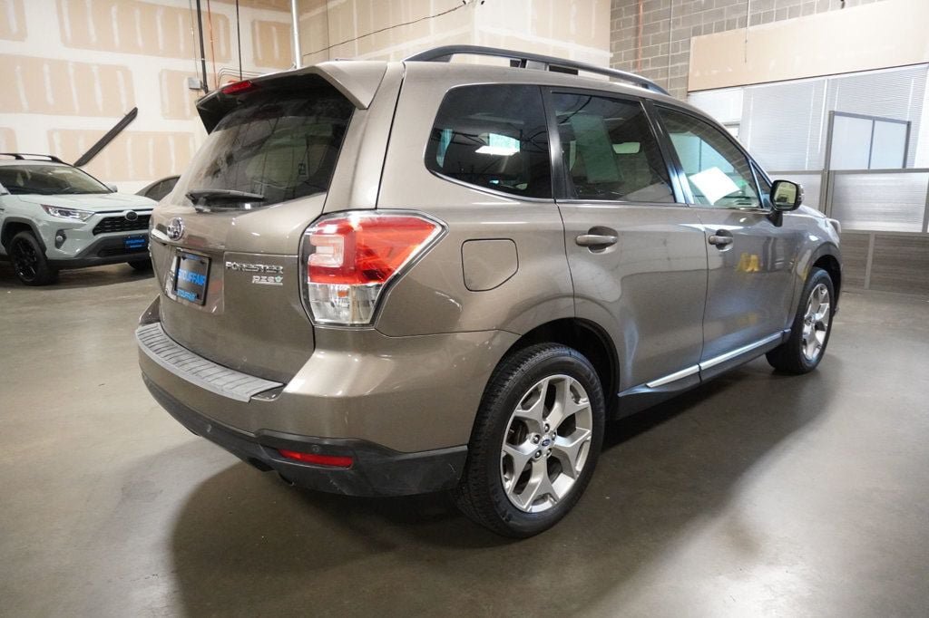 Used 2017 Subaru Forester 2.5i Touring AWD/4WD image 4