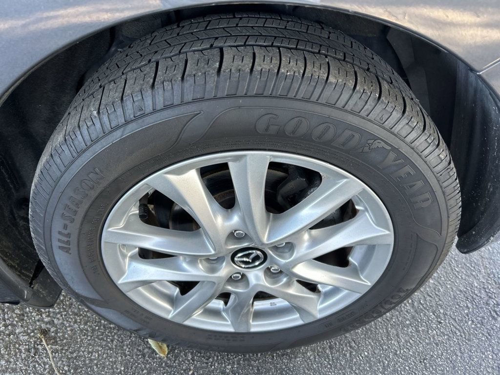 Used 2016 MAZDA MAZDA3 i Touring image 10