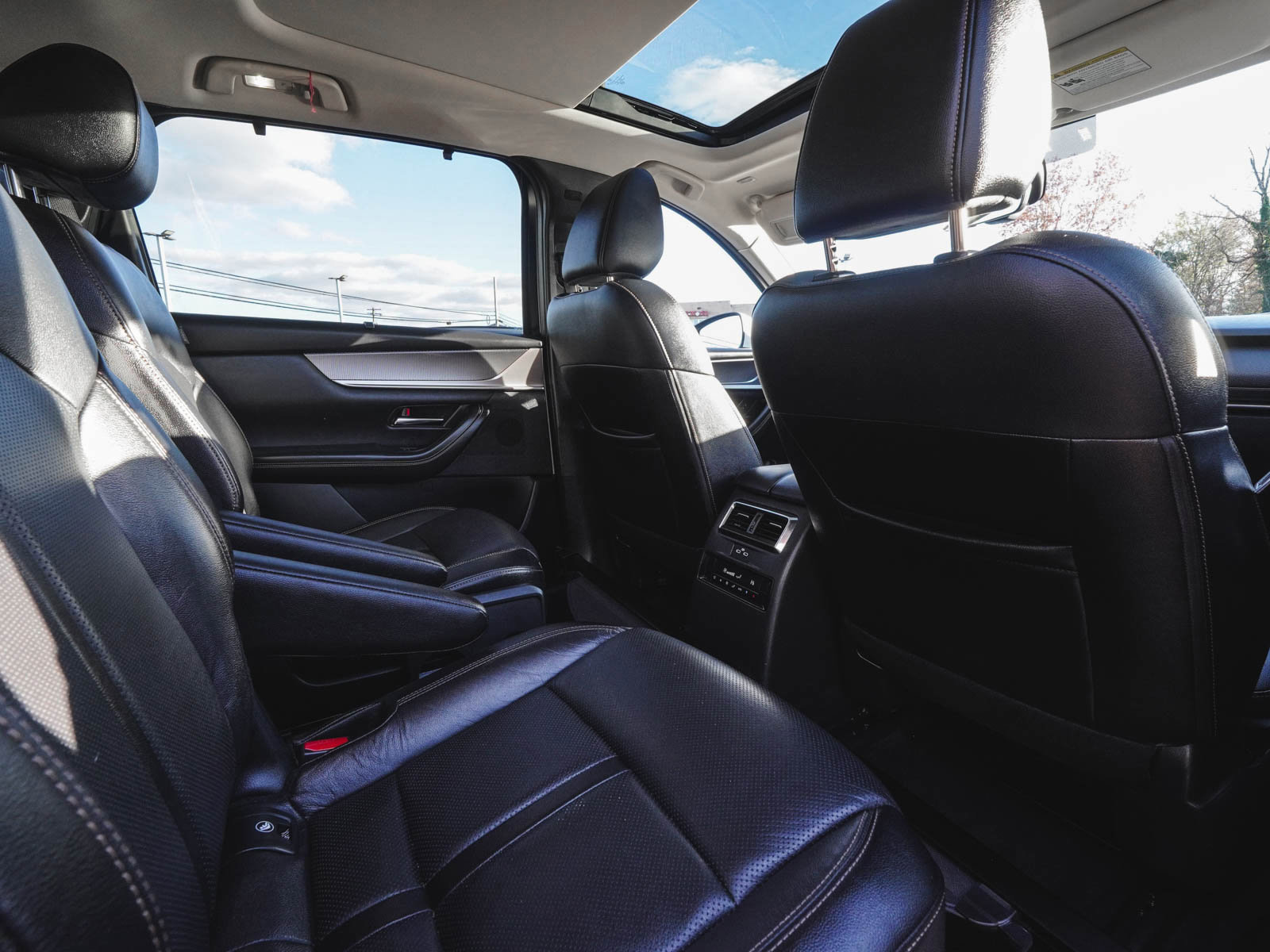 Used 2024 MAZDA CX-90 Plug-In Hybrid w/ Premium Pkg image 34