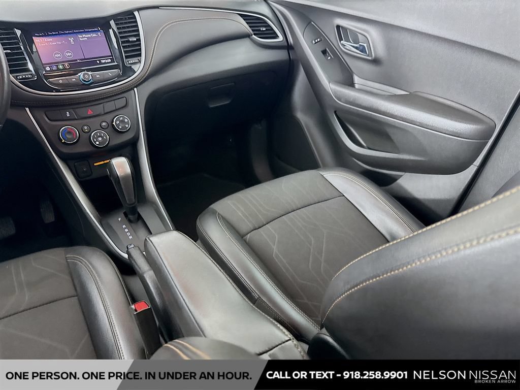 Used 2020 Chevrolet Trax LT w/ LT Convenience Package AWD/4WD image 21