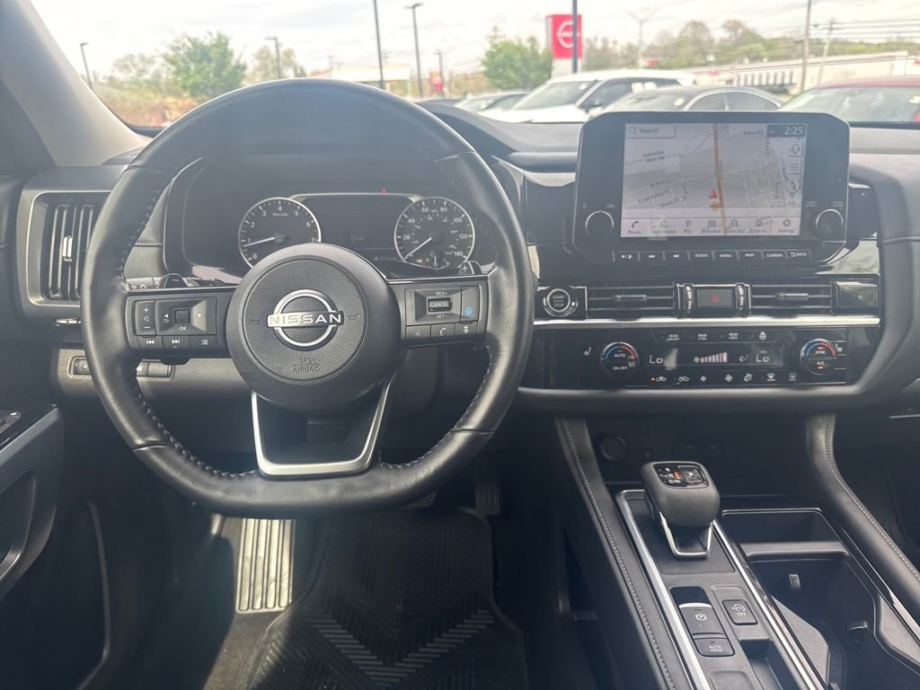 Used 2024 Nissan Pathfinder SL FWD image 23