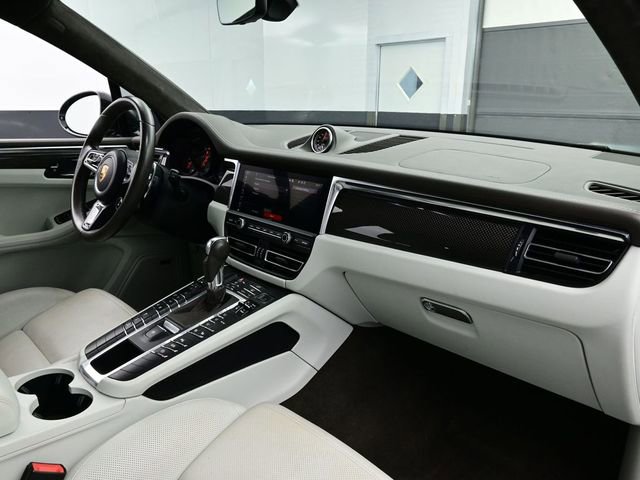 Certified 2021 Porsche Macan Turbo AWD/4WD image 18