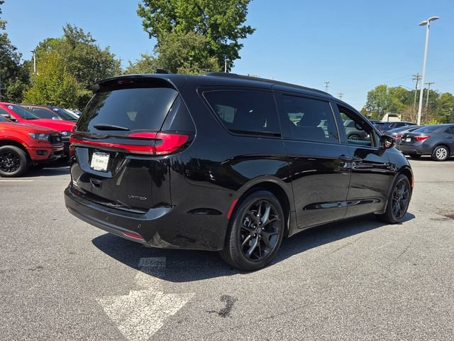 Used 2026 Chrysler Pacifica Limited w/ S Appearance Package FWD image 9