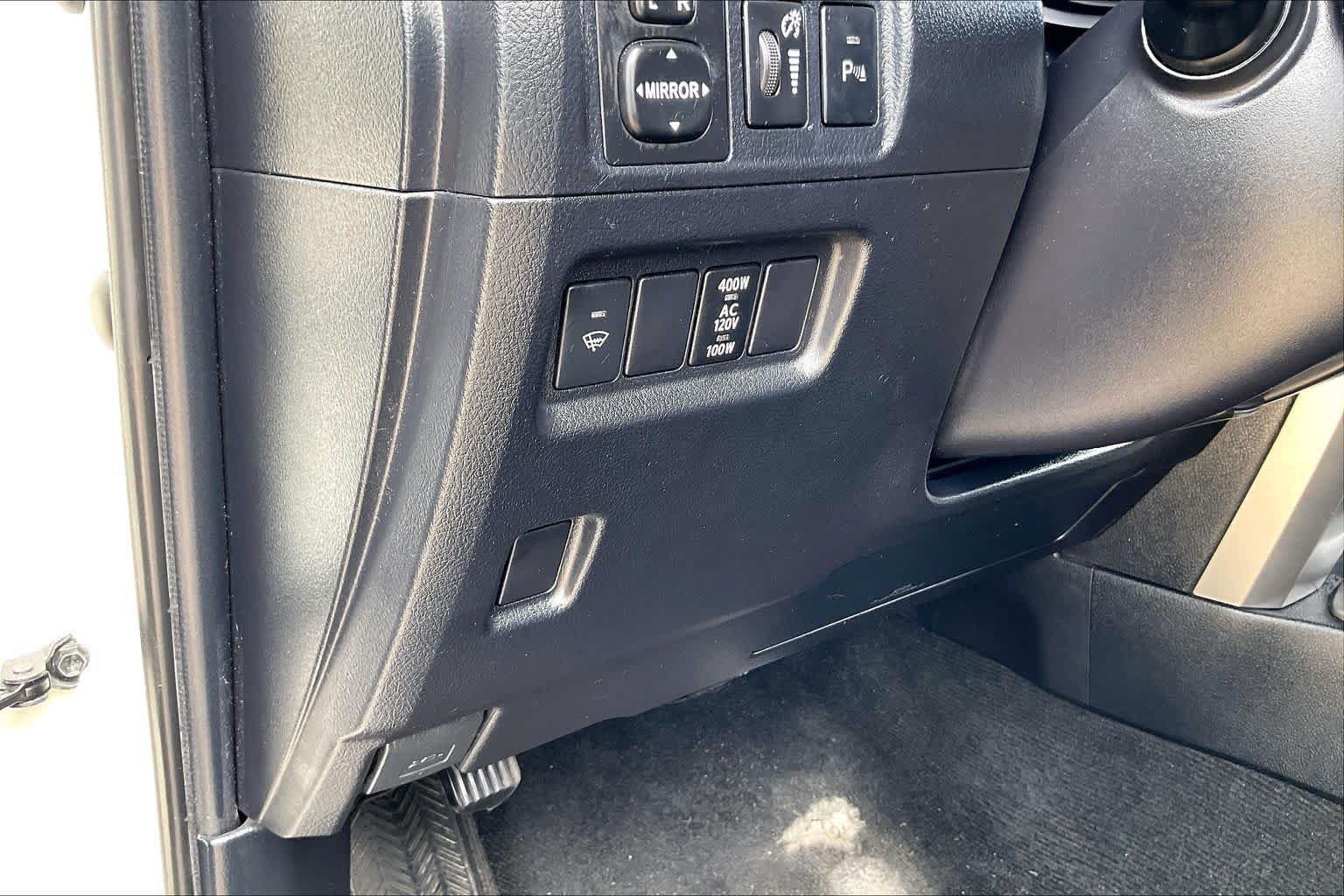 Used 2018 Toyota 4Runner Limited AWD/4WD image 28