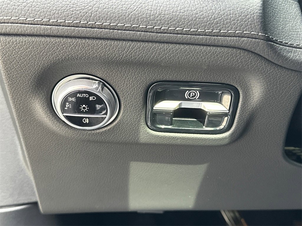 Used 2023 Mercedes-Benz EQS 580 4MATIC Sedan w/ Exclusive Trim Package image 26