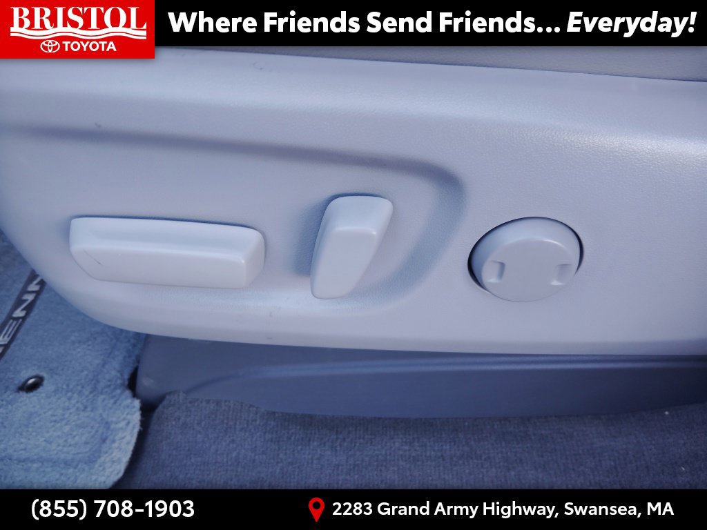 Used 2015 Toyota Sienna XLE FWD image 17