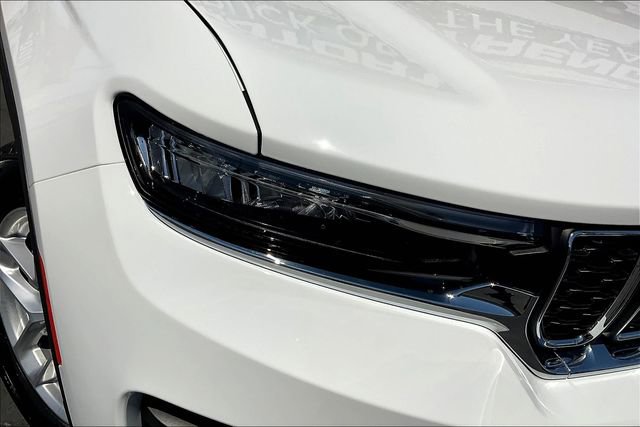 New 2025 Jeep Grand Cherokee Laredo X w/ Luxury Tech Group I image 11