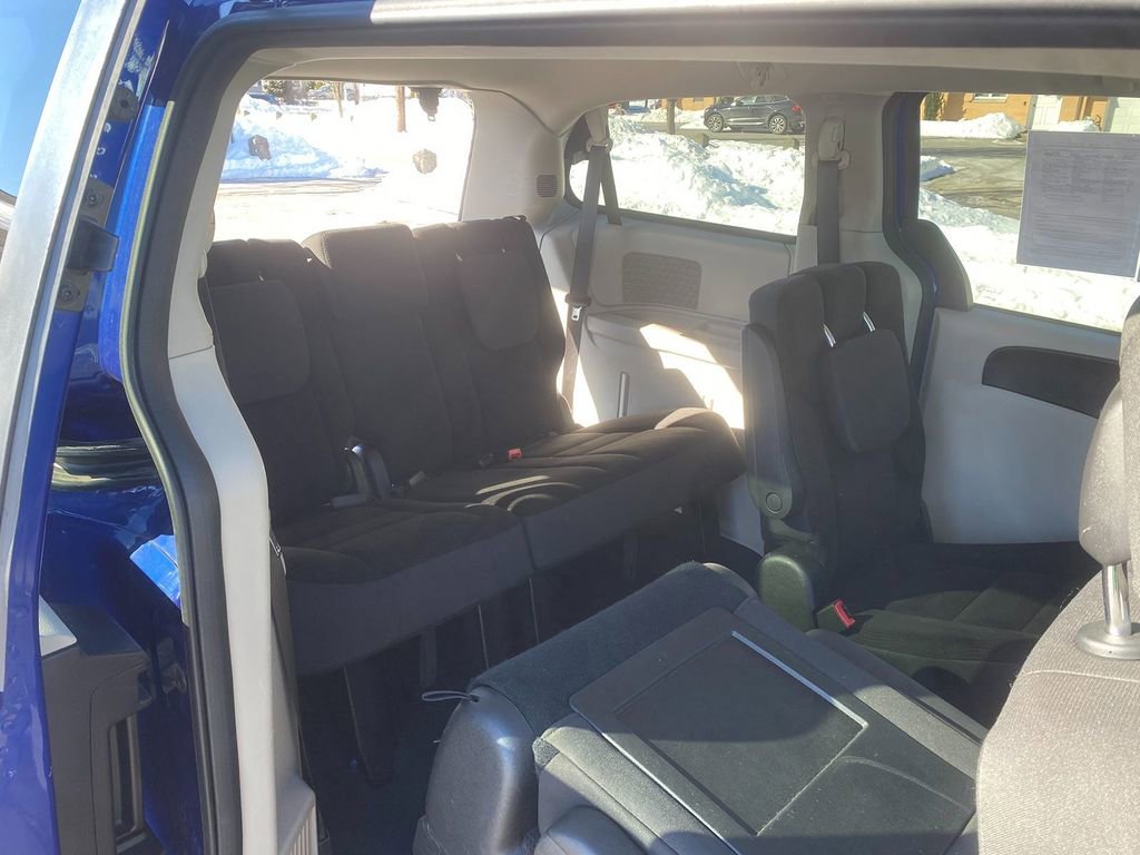 Used 2018 Dodge Grand Caravan SE w/ UConnect Hands-Free Group image 27