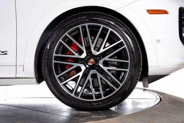 Certified 2025 Porsche Cayenne GTS image 15