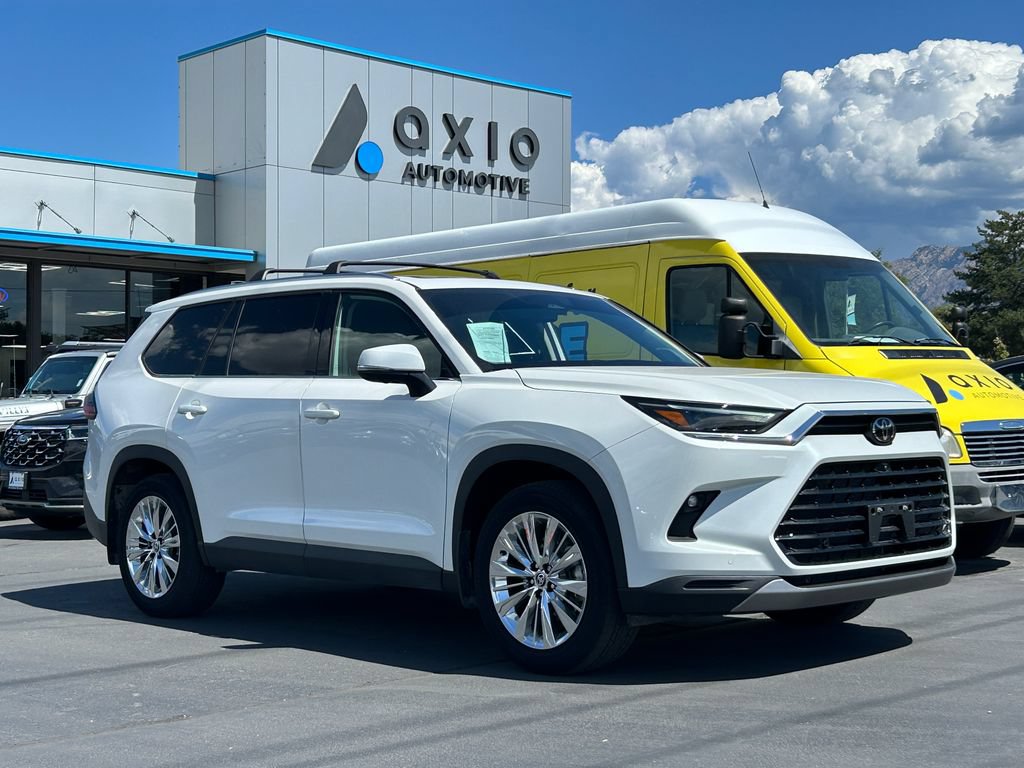 Used 2025 Toyota Grand Highlander AWD image 1