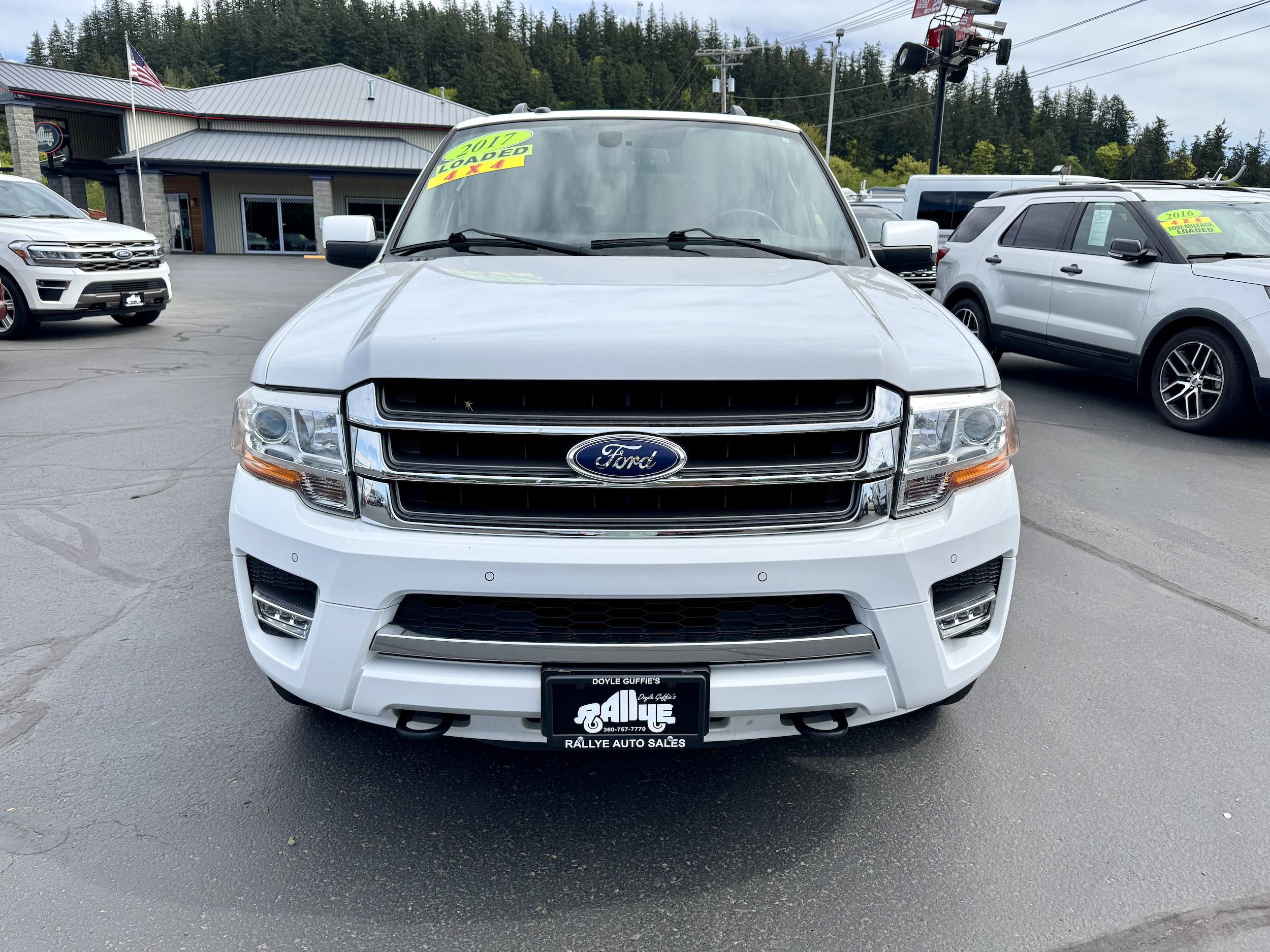 Used 2017 Ford Expedition Limited AWD/4WD image 2