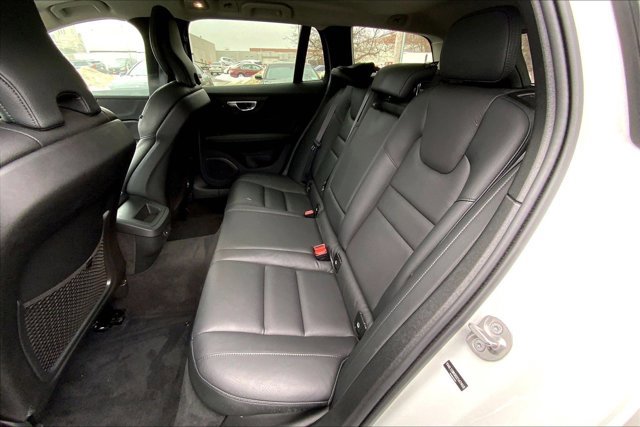 Used 2025 Volvo V60 B5 Cross Country Plus image 26