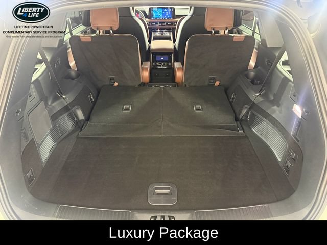 Used 2025 Lincoln Aviator Reserve w/ Equipment Group 201A AWD/4WD image 16