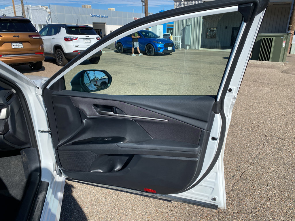 Used 2025 Toyota Camry LE FWD image 15