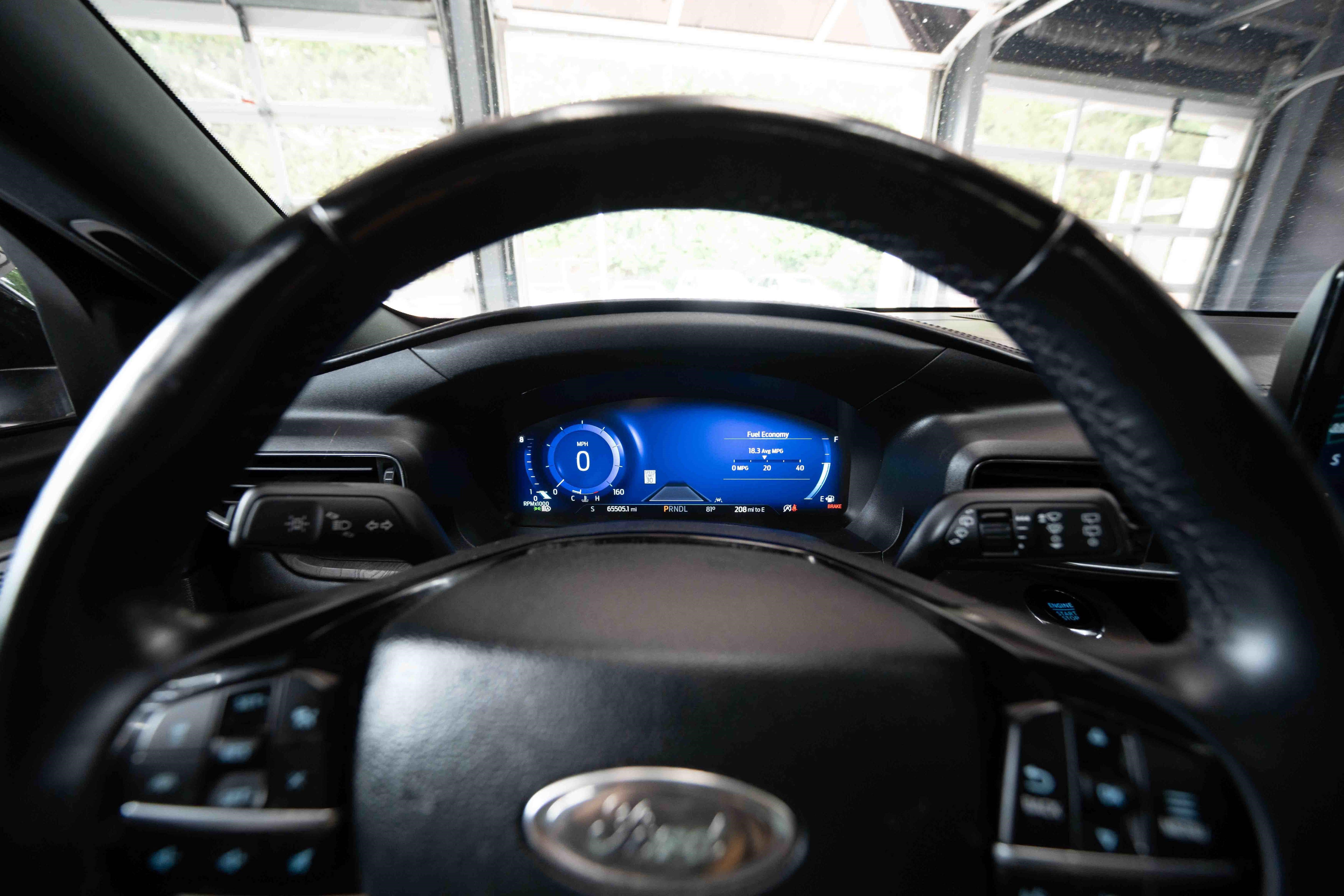 Used 2023 Ford Explorer Platinum w/ Technology Package AWD/4WD image 15
