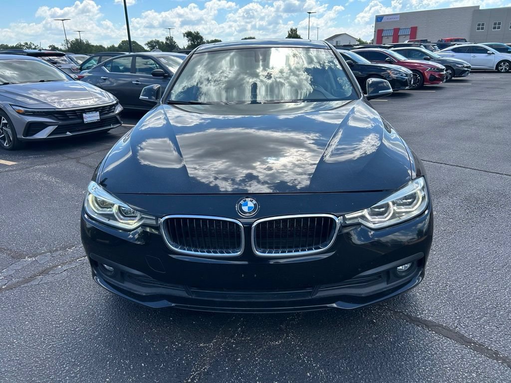Used 2018 BMW 320i Sedan RWD image 4