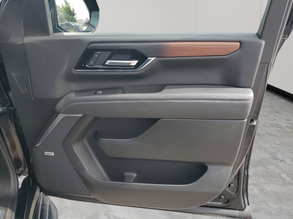Used 2025 GMC Yukon Denali image 13