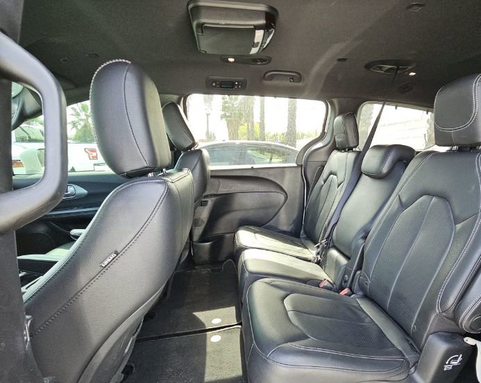Used 2018 Chrysler Pacifica Touring-L w/ Premium Audio Group FWD image 27