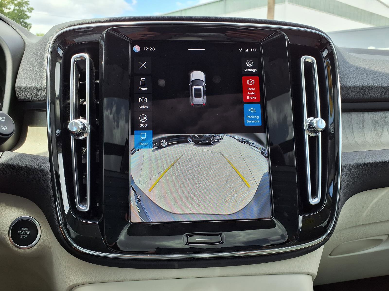 Certified 2023 Volvo XC40 B5 Plus w/ Driver Assist Package image 27