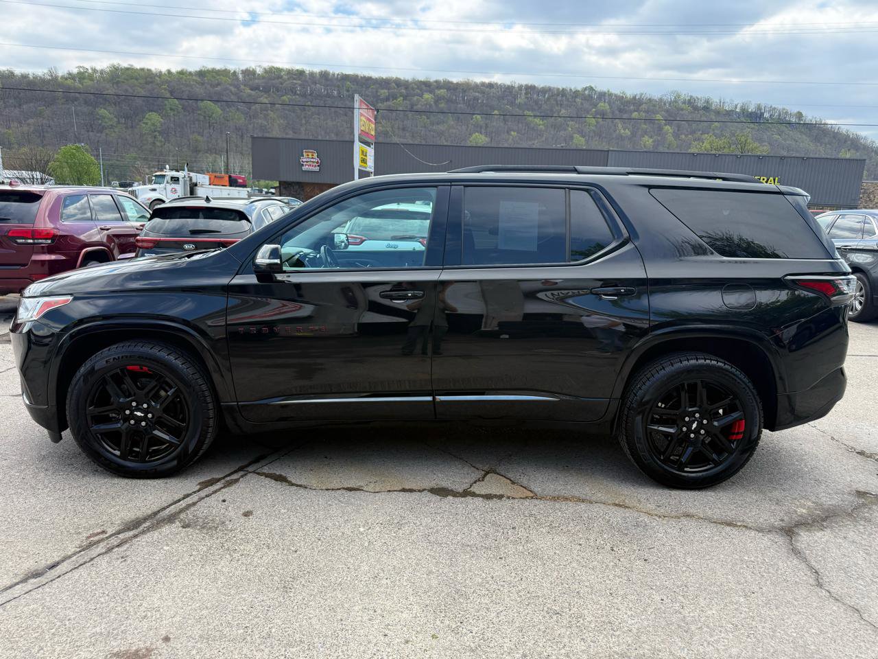 Used 2019 Chevrolet Traverse Premier w/ Redline Edition AWD/4WD image 4
