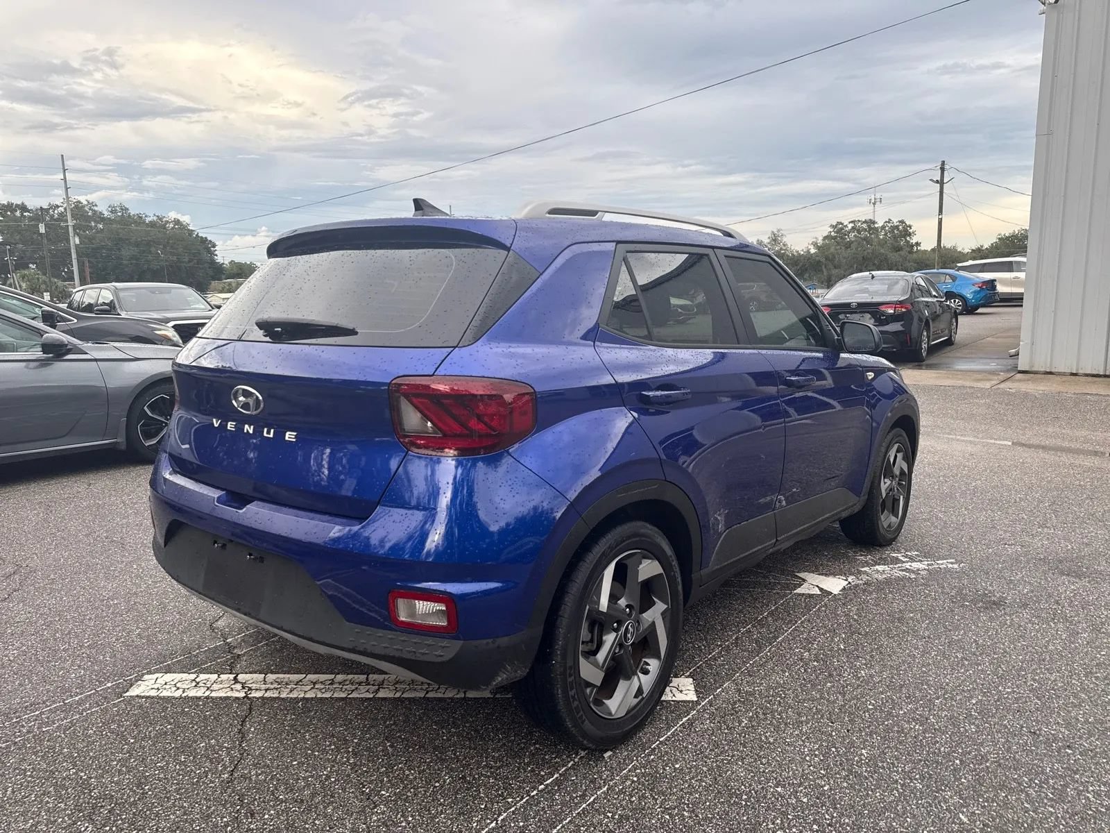 Used 2022 Hyundai Venue Limited FWD image 9