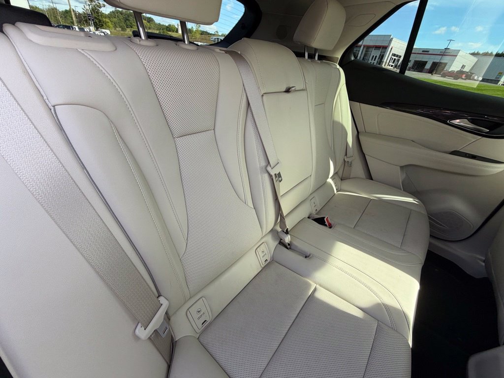 Used 2023 Buick Envision Essence AWD/4WD image 41