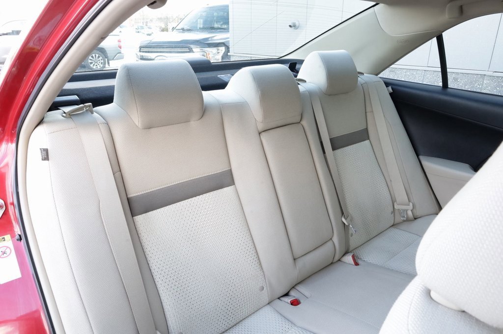 Used 2013 Toyota Camry LE image 25