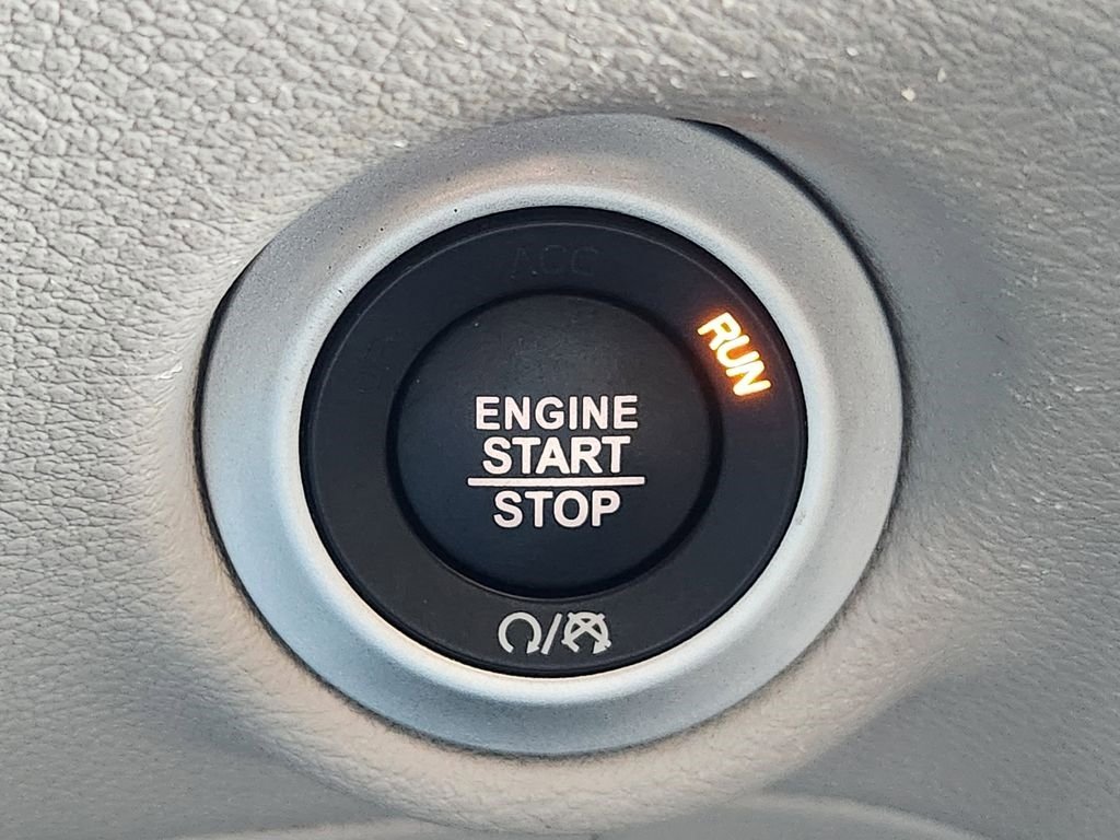 Used 2024 Chrysler Pacifica Touring-L image 22