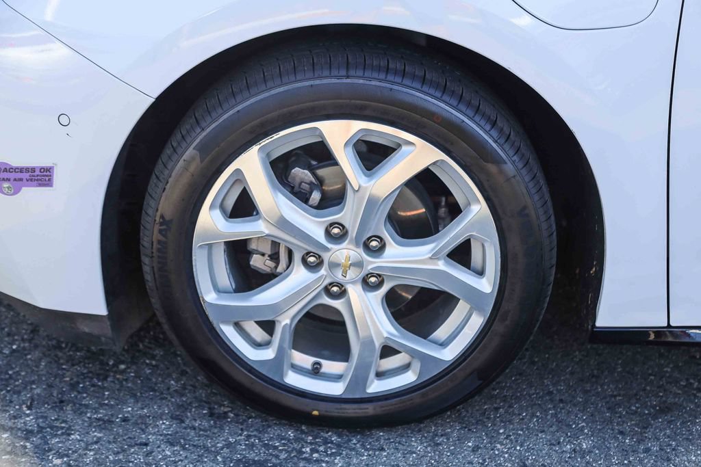 Used 2018 Chevrolet Volt Premier w/ Driver Confidence Package FWD image 9