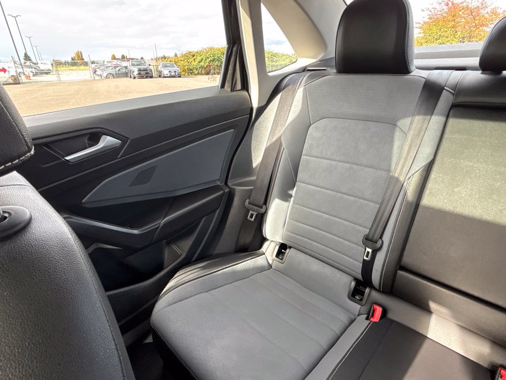 Used 2025 Volkswagen Jetta SE FWD image 37