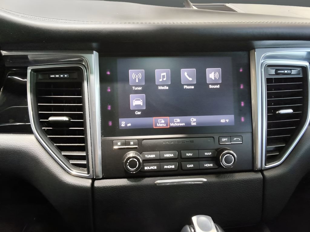 Used 2018 Porsche Macan w/ Premium Package image 26