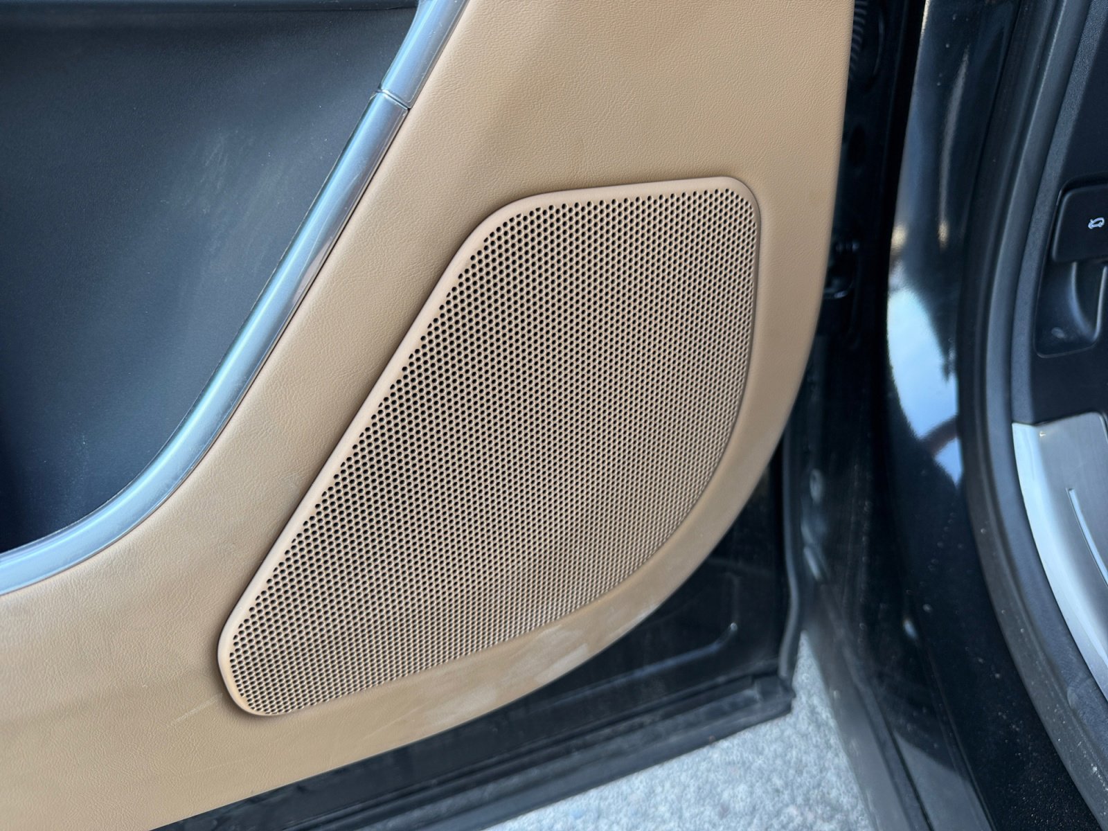 Used 2025 Land Rover Range Rover SE image 27