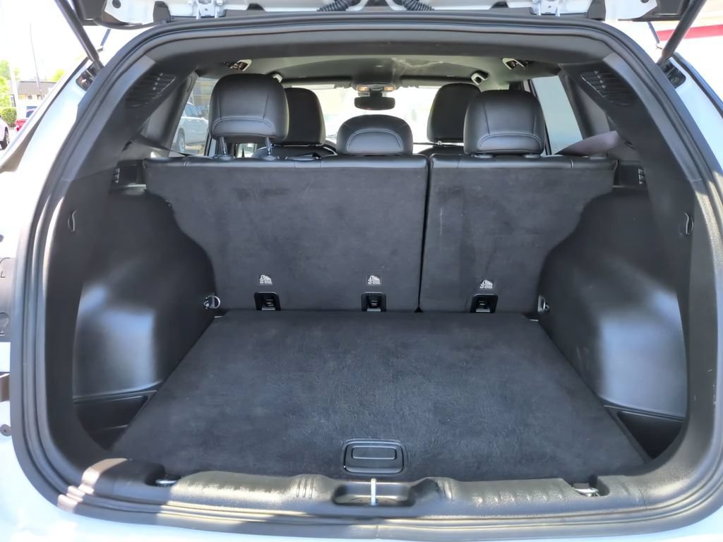 Used 2025 Jeep Compass Trailhawk AWD/4WD image 16