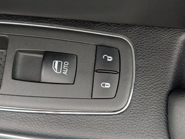 Used 2022 Chrysler 300 Touring w/ Sport Appearance Package RWD image 36