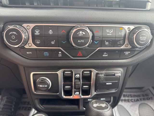 Used 2025 Jeep Wrangler Unlimited Sahara AWD/4WD image 24