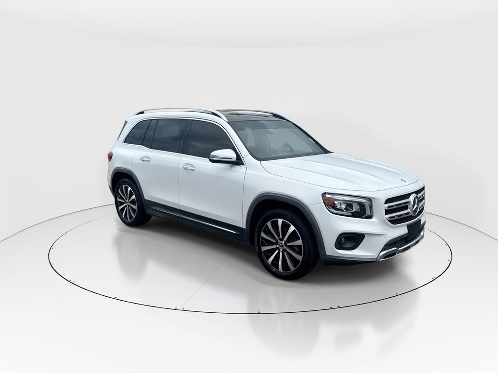 Used 2023 Mercedes-Benz GLB 250 w/ Premium Package image 2