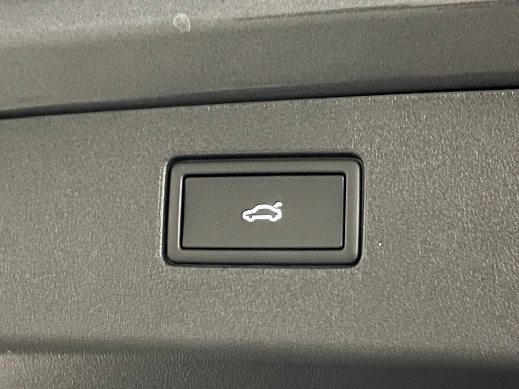 New 2026 Volkswagen Tiguan SE R-Line AWD/4WD image 40