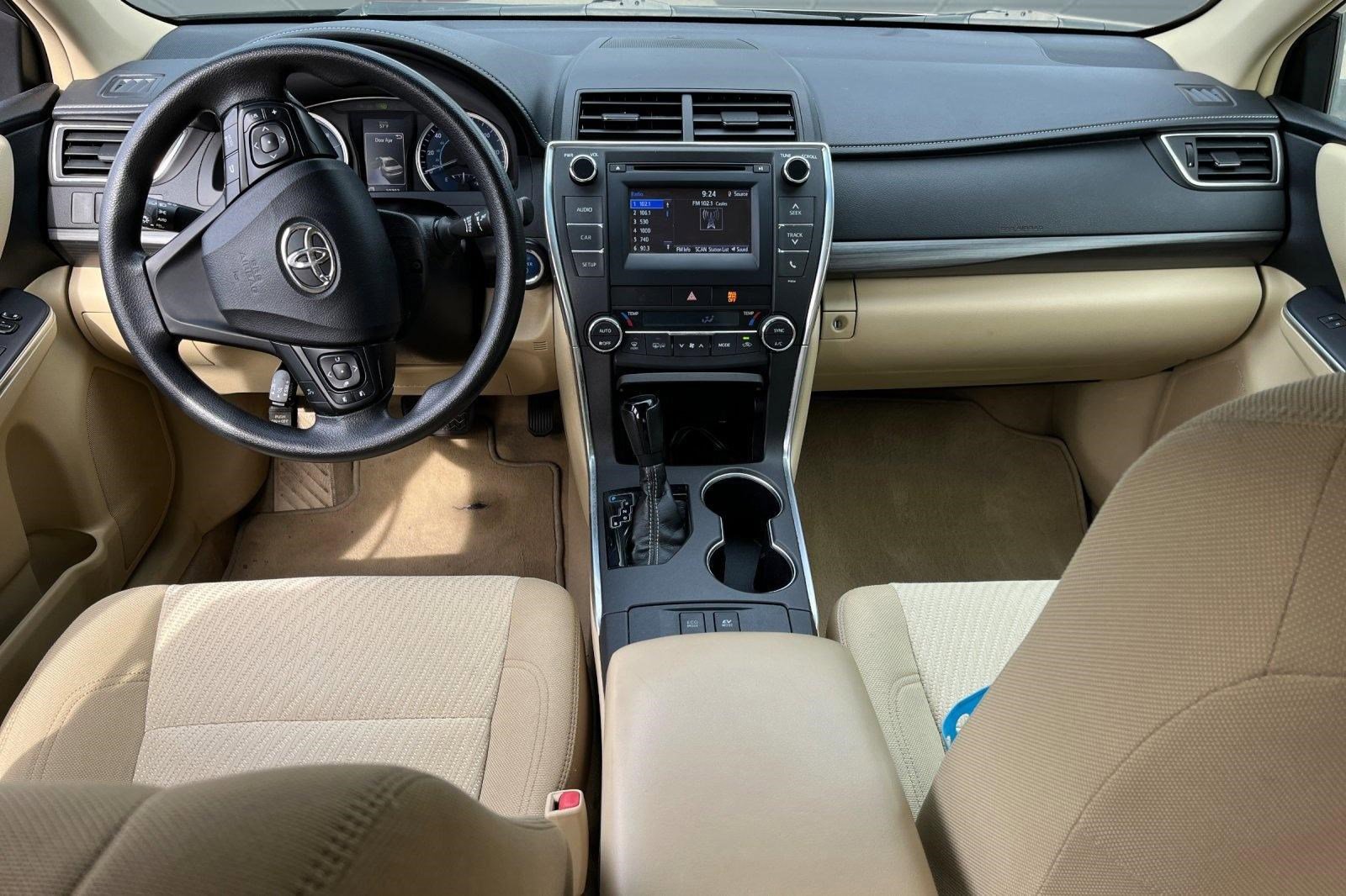 Used 2016 Toyota Camry LE image 8