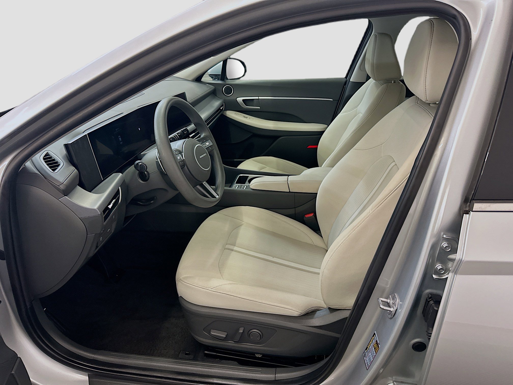 Used 2025 Hyundai Sonata SEL FWD image 13