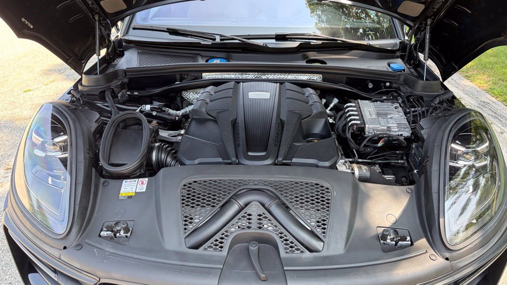 Used 2023 Porsche Macan S AWD/4WD image 24