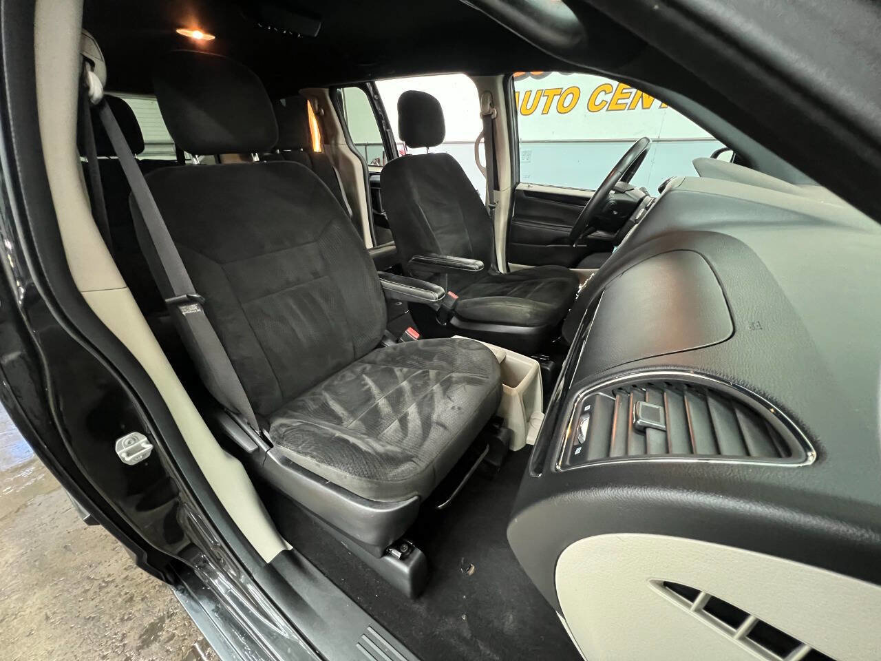 Used 2016 Dodge Grand Caravan SE image 13