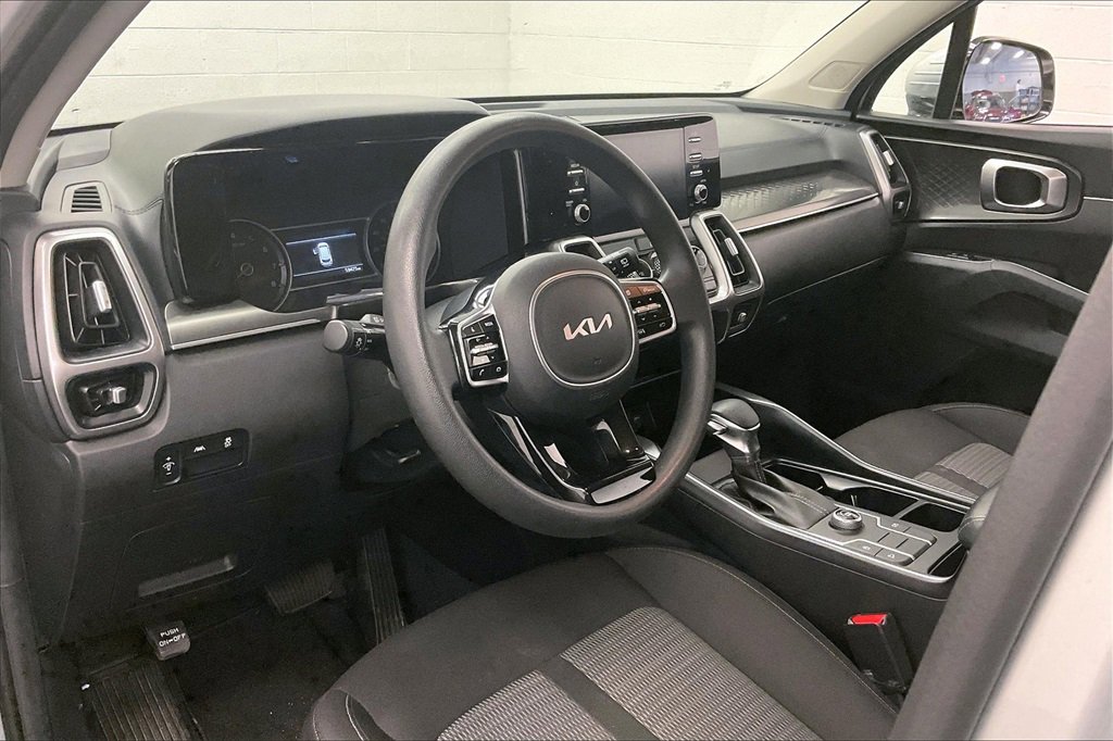 Used 2022 Kia Sorento LX image 13