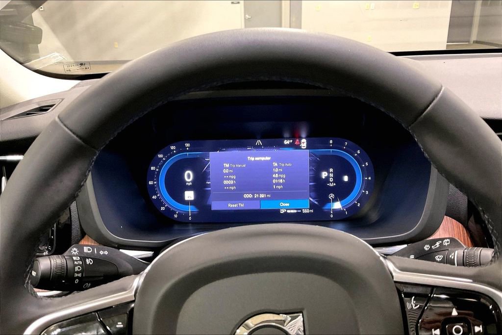 Certified 2023 Volvo XC60 B5 Plus w/ Climate Package image 13