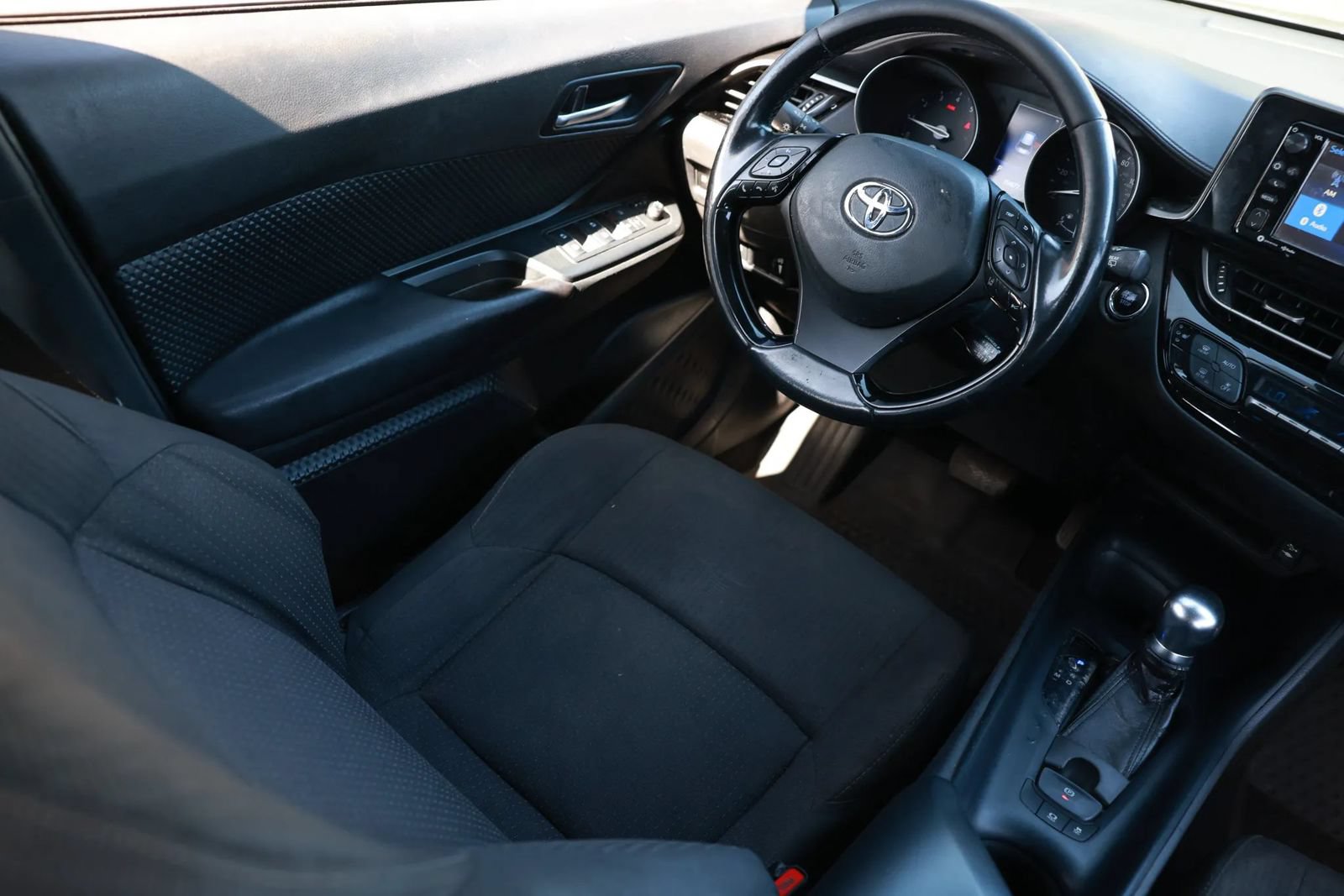 Used 2018 Toyota C-HR XLE FWD image 11