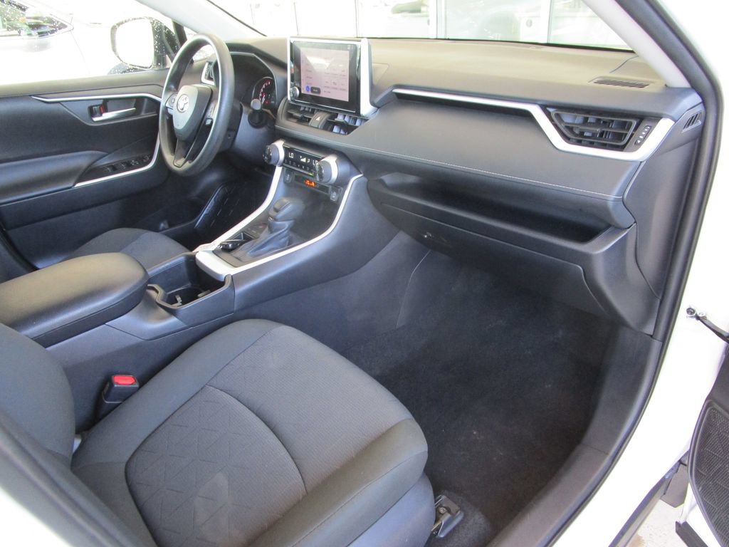 Used 2025 Toyota RAV4 XLE FWD image 27