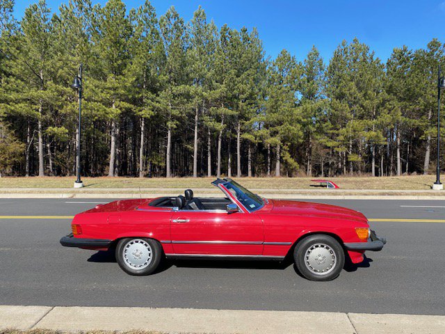 Used 1988 Mercedes-Benz 560 SL image 8